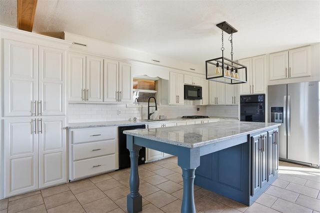 9448 N 2020 Road, Hammon, OK 73650