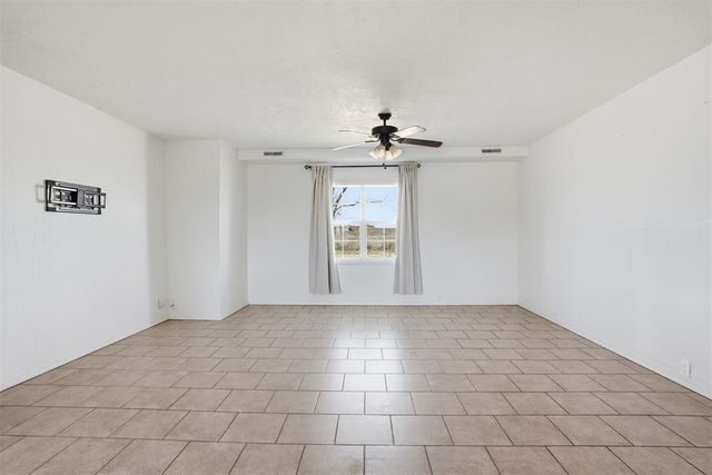 9448 N 2020 Road, Hammon, OK 73650