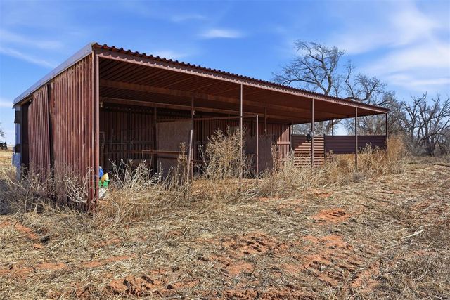 9448 N 2020 Road, Hammon, OK 73650