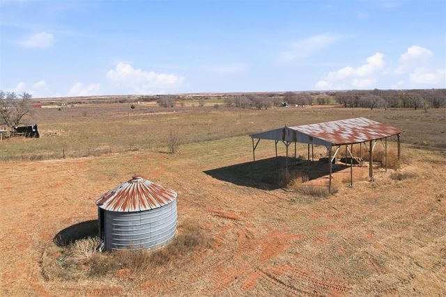 9448 N 2020 Road, Hammon, OK 73650