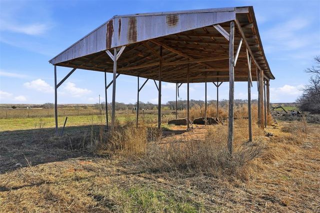 9448 N 2020 Road, Hammon, OK 73650