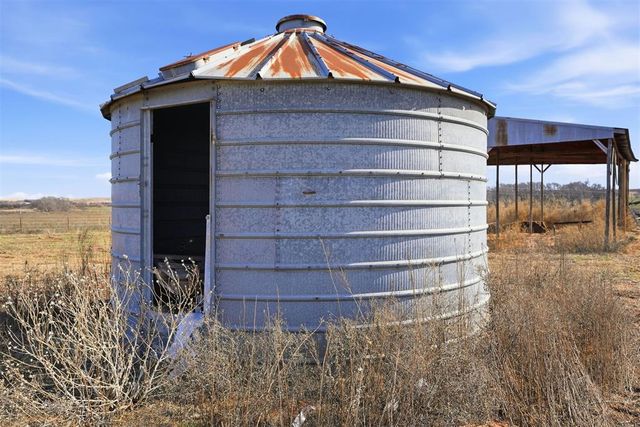 9448 N 2020 Road, Hammon, OK 73650