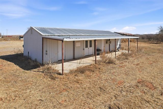 9448 N 2020 Road, Hammon, OK 73650