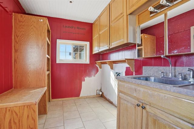 9448 N 2020 Road, Hammon, OK 73650