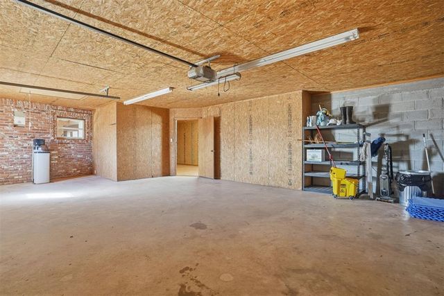 9448 N 2020 Road, Hammon, OK 73650