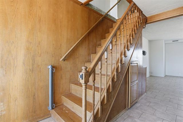 9448 N 2020 Road, Hammon, OK 73650