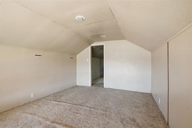 9448 N 2020 Road, Hammon, OK 73650