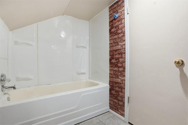 9448 N 2020 Road, Hammon, OK 73650