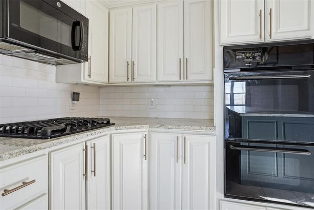 9448 N 2020 Road, Hammon, OK 73650