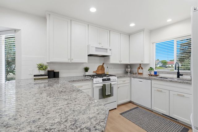 2181 N M, Tulare, CA 93274