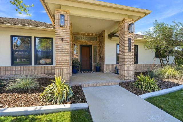 2181 N M, Tulare, CA 93274