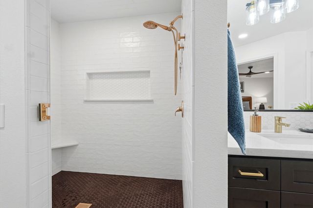 2181 N M, Tulare, CA 93274