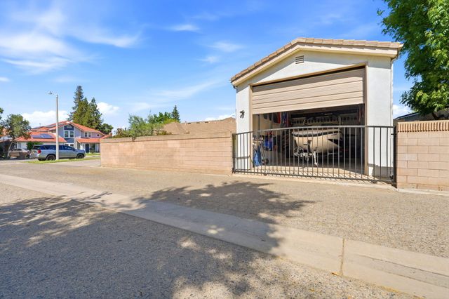 2181 N M, Tulare, CA 93274