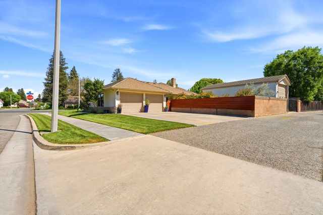 2181 N M, Tulare, CA 93274