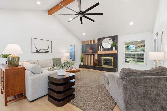 2181 N M, Tulare, CA 93274