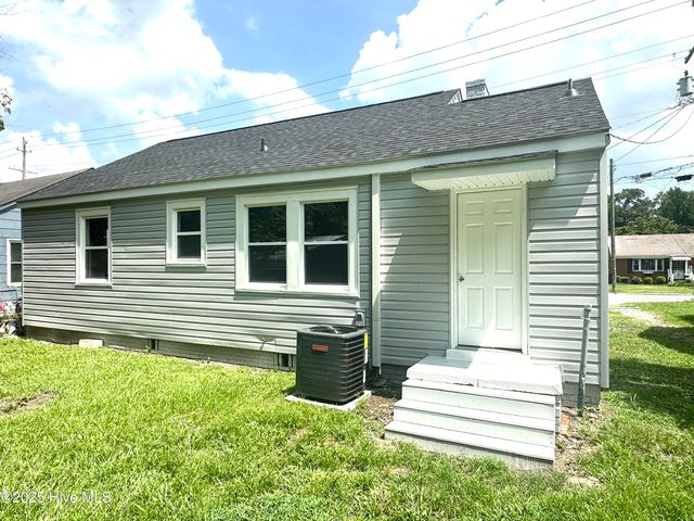 1107 Colonial Avenue, Greenville, NC 27834