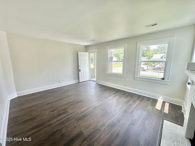 1107 Colonial Avenue, Greenville, NC 27834