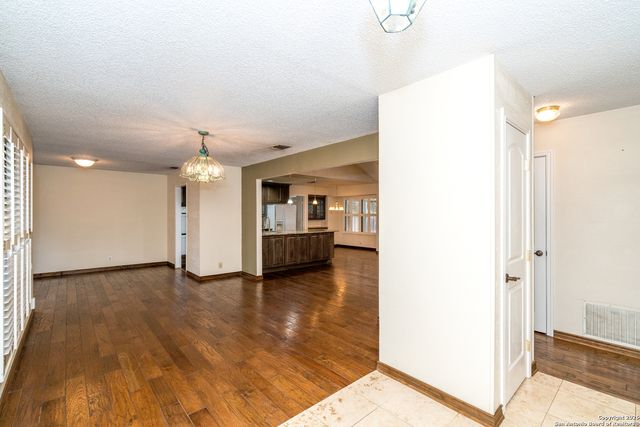 2131 Oak Wild, San Antonio, TX 78232