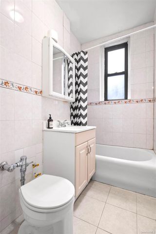 3720 81 Strret 5E, Jackson Heights, NY 11372