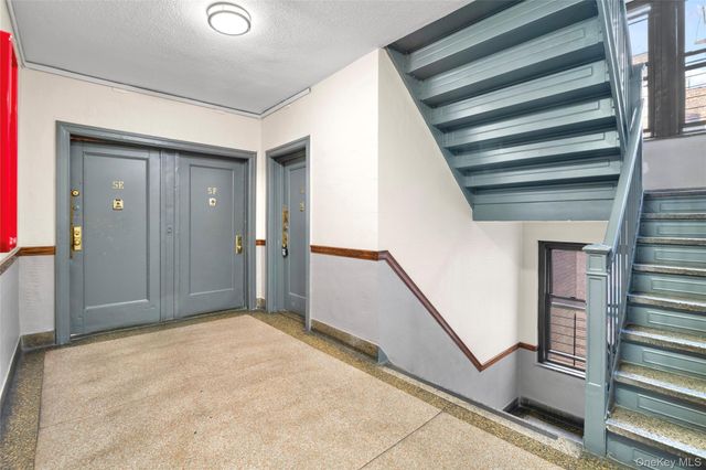 3720 81 Strret 5E, Jackson Heights, NY 11372