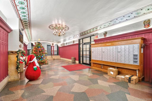 3720 81 Strret 5E, Jackson Heights, NY 11372