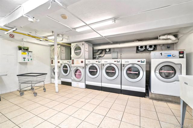 3720 81 Strret 5E, Jackson Heights, NY 11372