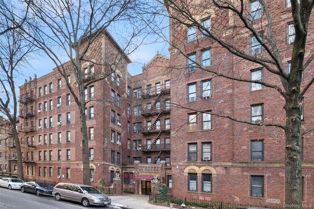 3720 81 Strret 5E, Jackson Heights, NY 11372