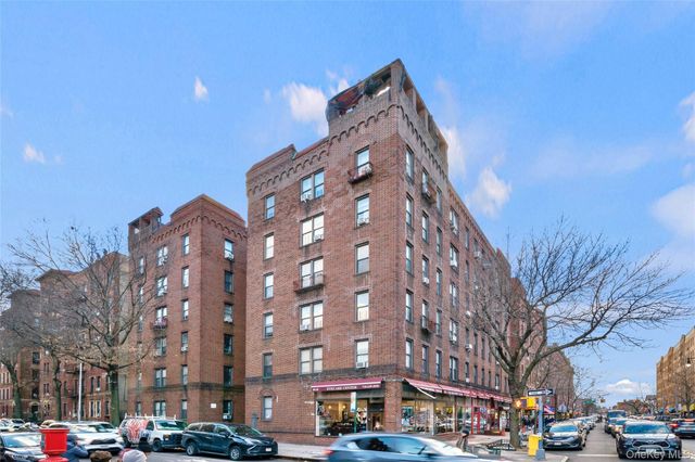 3720 81 Strret 5E, Jackson Heights, NY 11372