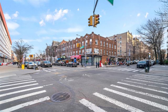 3720 81 Strret 5E, Jackson Heights, NY 11372