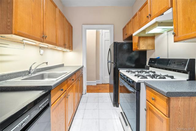 3720 81 Strret 5E, Jackson Heights, NY 11372