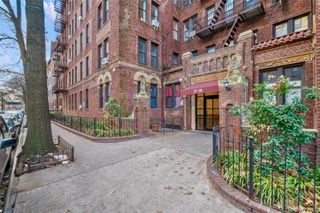 3720 81 Strret 5E, Jackson Heights, NY 11372