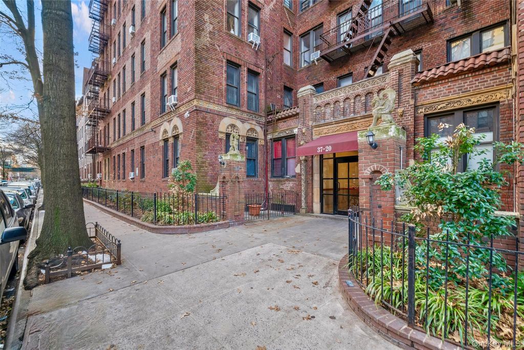 3720 81 Strret 5E, Jackson Heights, NY 11372