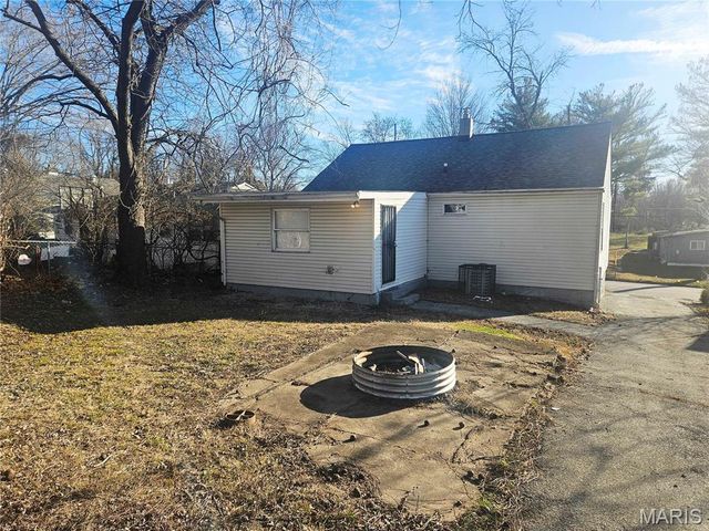 491 Adrian Drive, St Louis, MO 63137