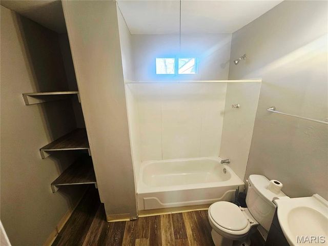 491 Adrian Drive, St Louis, MO 63137