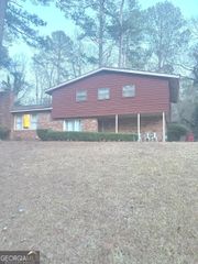 1933 Deerwood Place, Macon, GA 31211