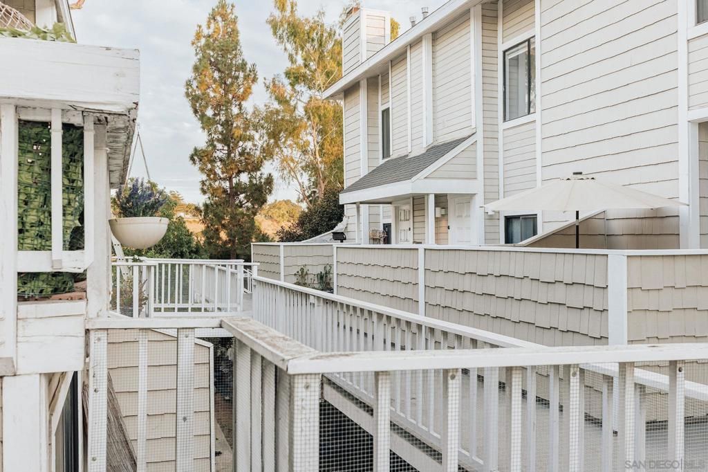 Image 50 of property listing at 4652 Don Lorenzo Dr A, Los Angeles, CA 90008