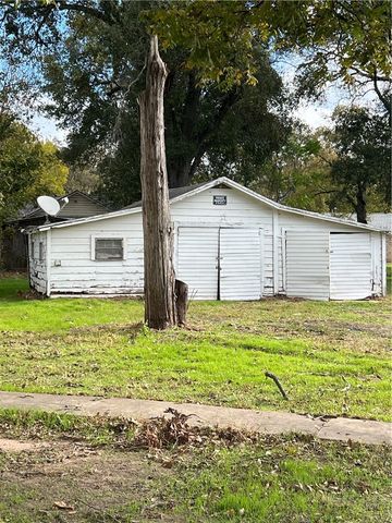 506 Fulton Street, Hearne, TX 77859