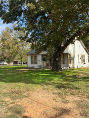 506 Fulton Street, Hearne, TX 77859