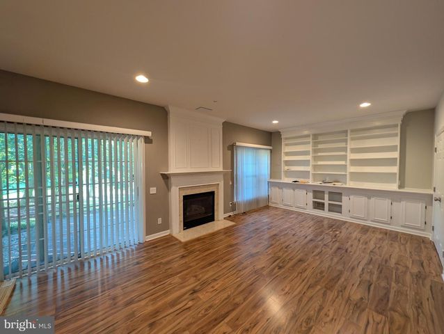6156 MANCHESTER PARK CIR, Alexandria, VA 22310