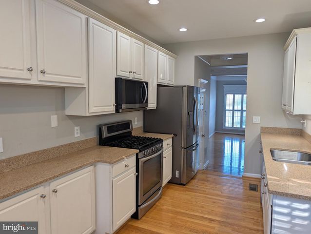 6156 MANCHESTER PARK CIR, Alexandria, VA 22310