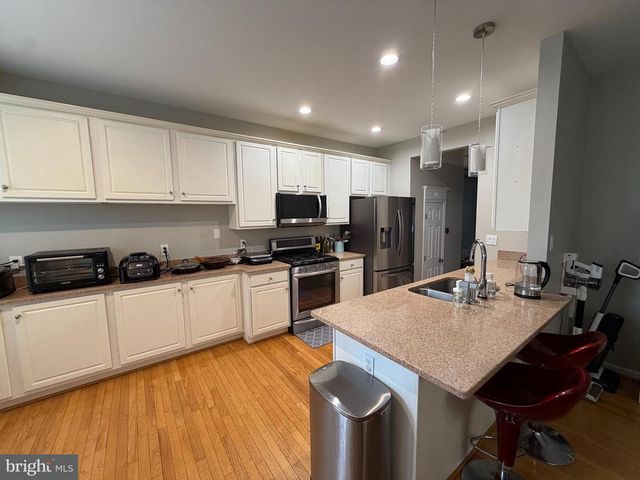 6156 MANCHESTER PARK CIR, Alexandria, VA 22310