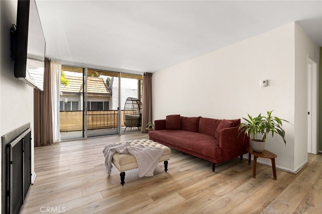 Image 15 of property listing at 5875 Doverwood Drive 309, Culver City, CA 90230
