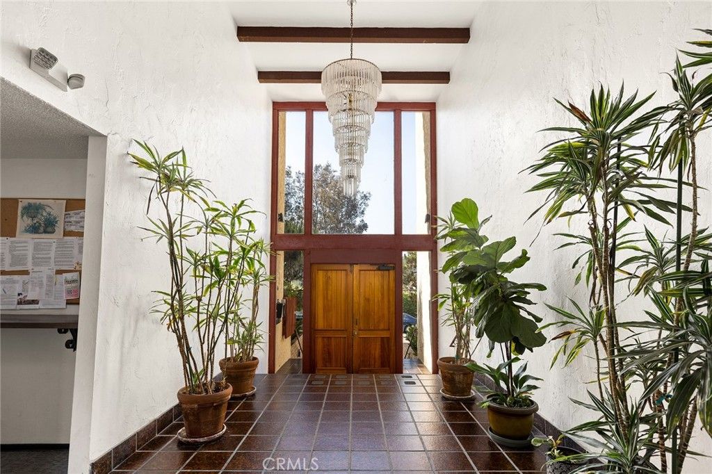 Image 2 of property listing at 5875 Doverwood Drive 309, Culver City, CA 90230