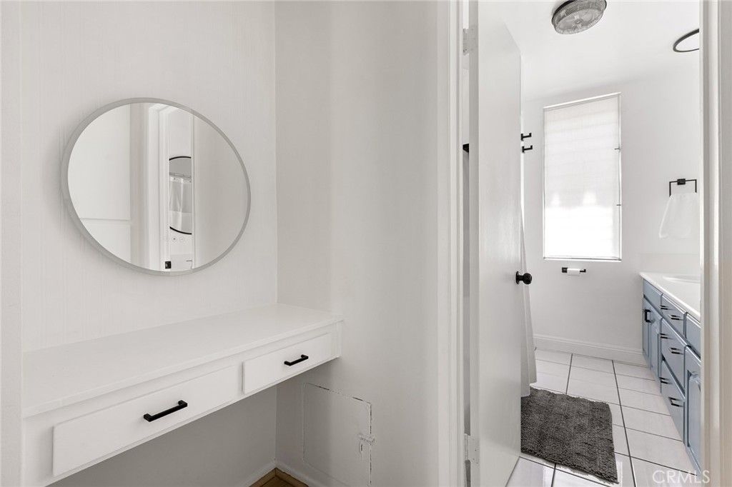 Image 6 of property listing at 5875 Doverwood Drive 309, Culver City, CA 90230