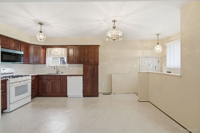 4019 Fordline Road, Lincoln Park, MI 48146