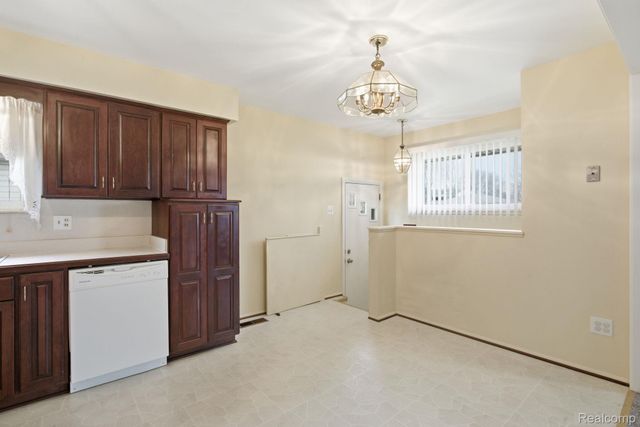 4019 Fordline Road, Lincoln Park, MI 48146