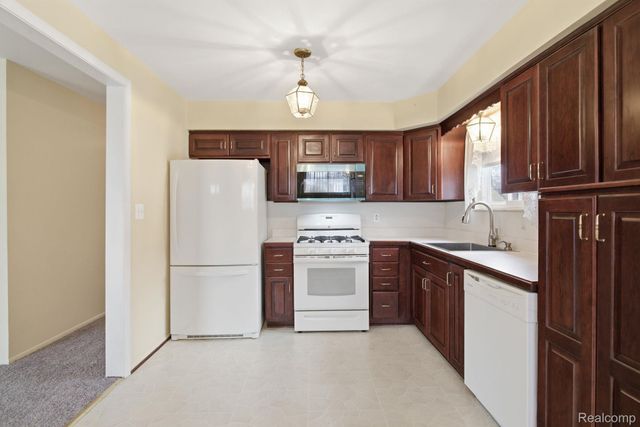 4019 Fordline Road, Lincoln Park, MI 48146