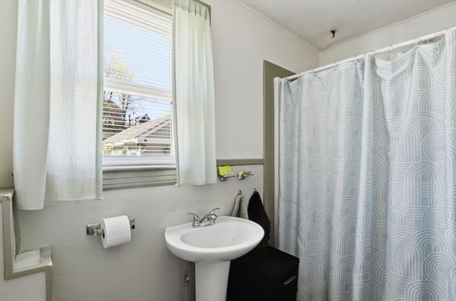 19 Peck Ave, Plymouth, MA 02360