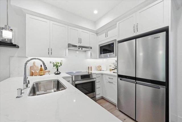 1309 W Middlefield Road, Mountain View, CA 94043