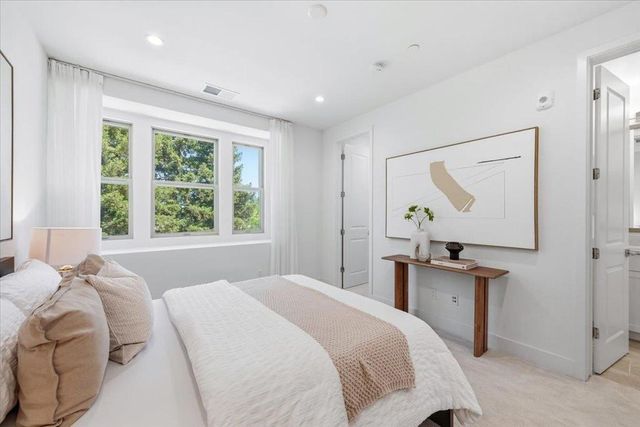 1309 W Middlefield Road, Mountain View, CA 94043